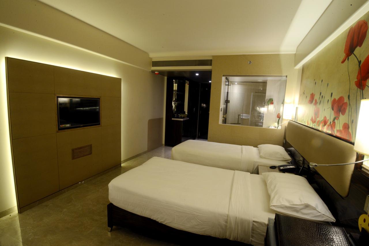 Sai Palace Grand, Malad Mumbai Luaran gambar