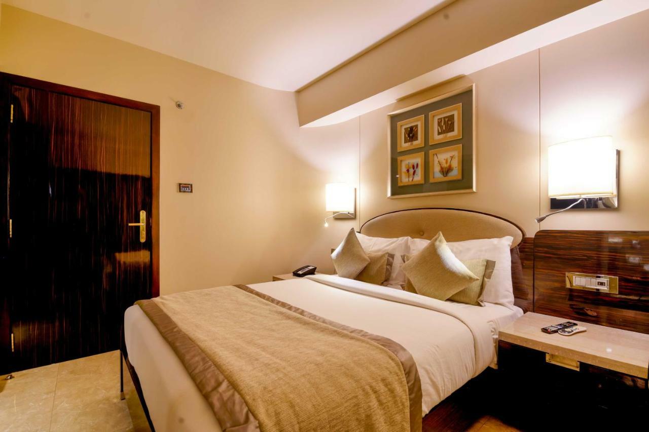 Sai Palace Grand, Malad Mumbai Luaran gambar